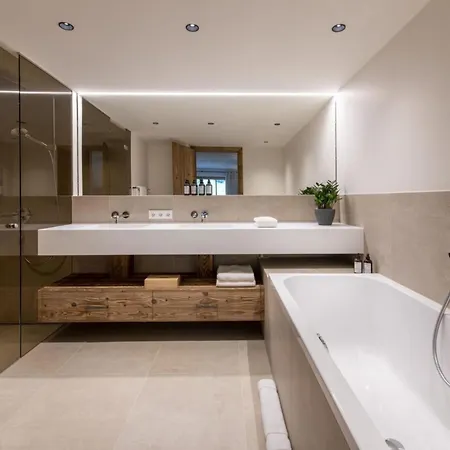 Luxury In The Best Location Apartment *